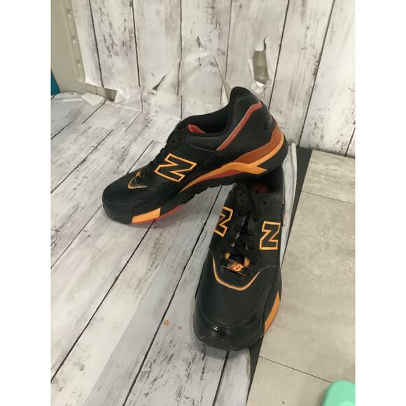 New Balance 820 Shoes Men\'s Size 9 Black Orange Red